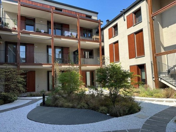 appartamento in vendita a Milano in zona Famagosta