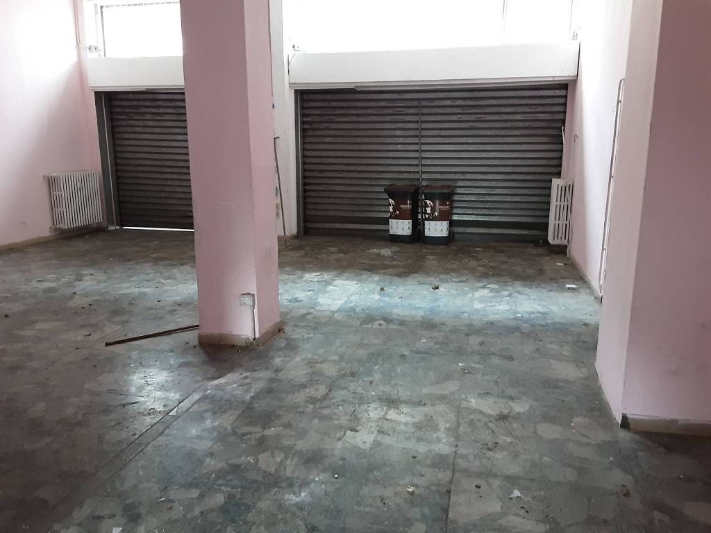 negozio in vendita a Milano in zona Famagosta