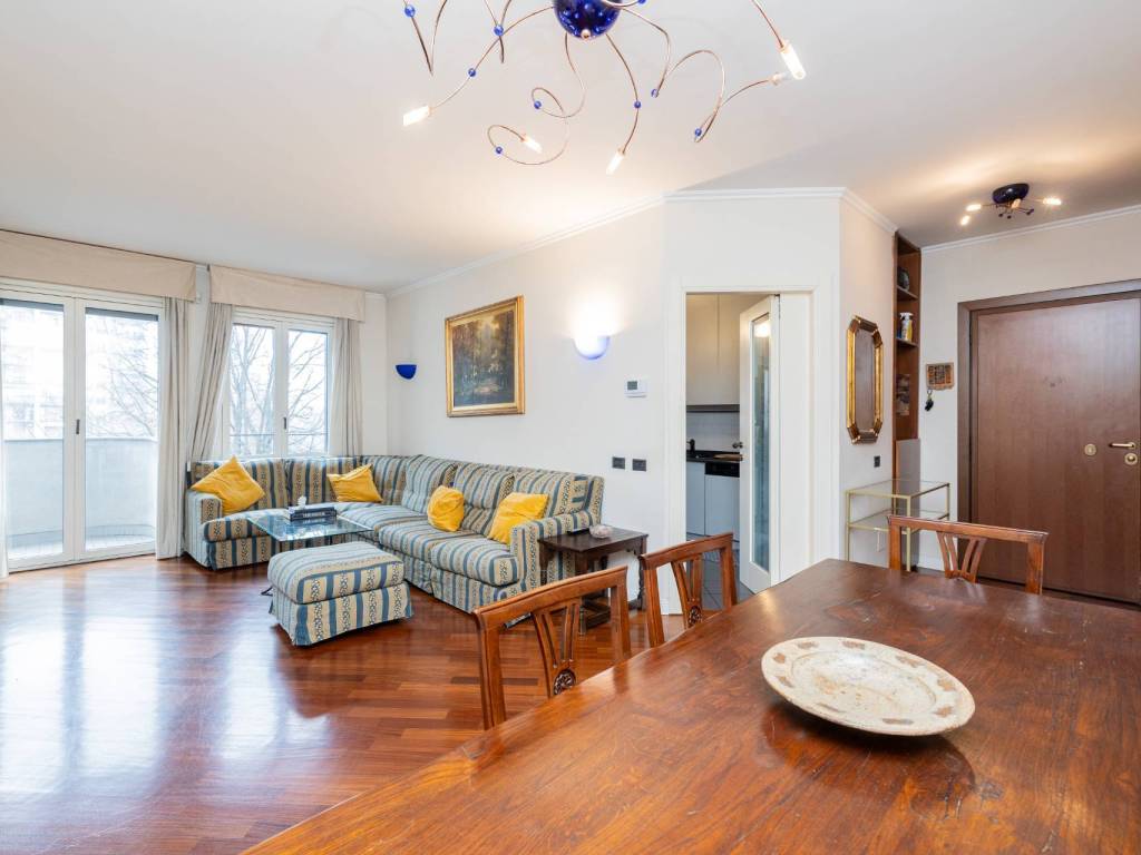 appartamento in vendita a Milano in zona Piazzale Lodi