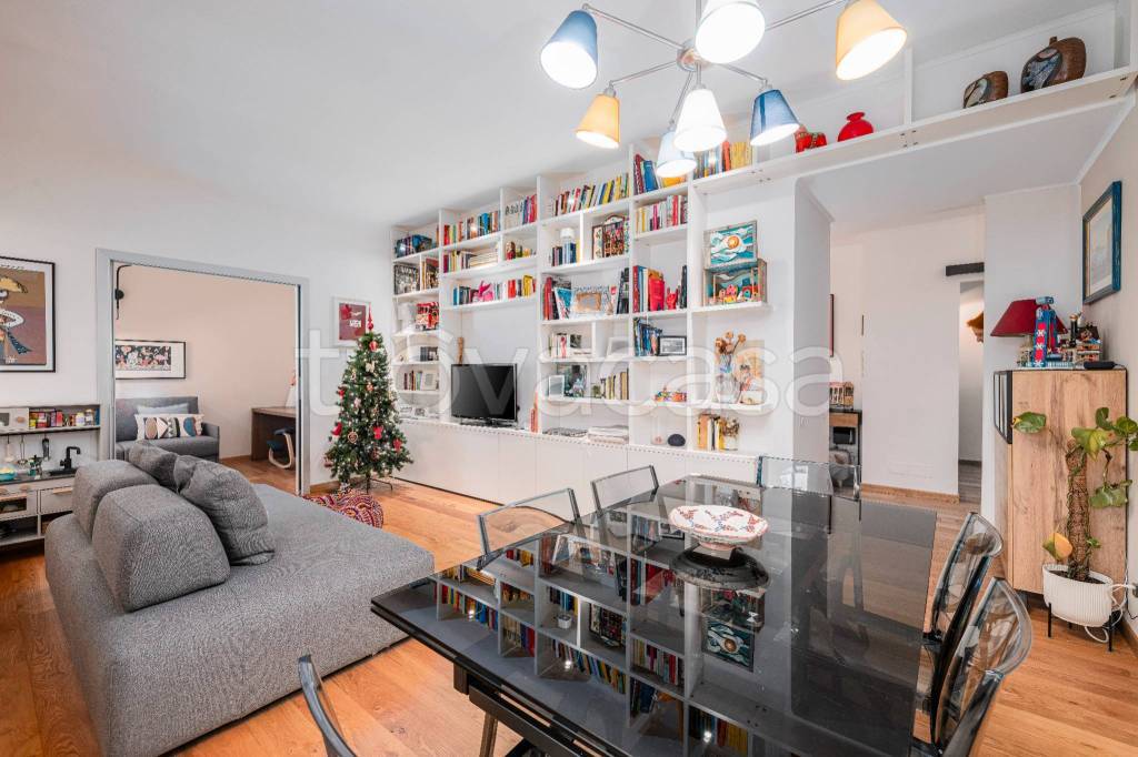 appartamento in vendita a Milano in zona Cascina dei Pomi