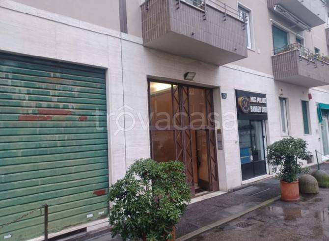 locale commerciale in vendita a Milano in zona San Siro