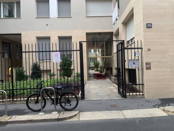 ufficio in vendita a Milano in zona Guastalla