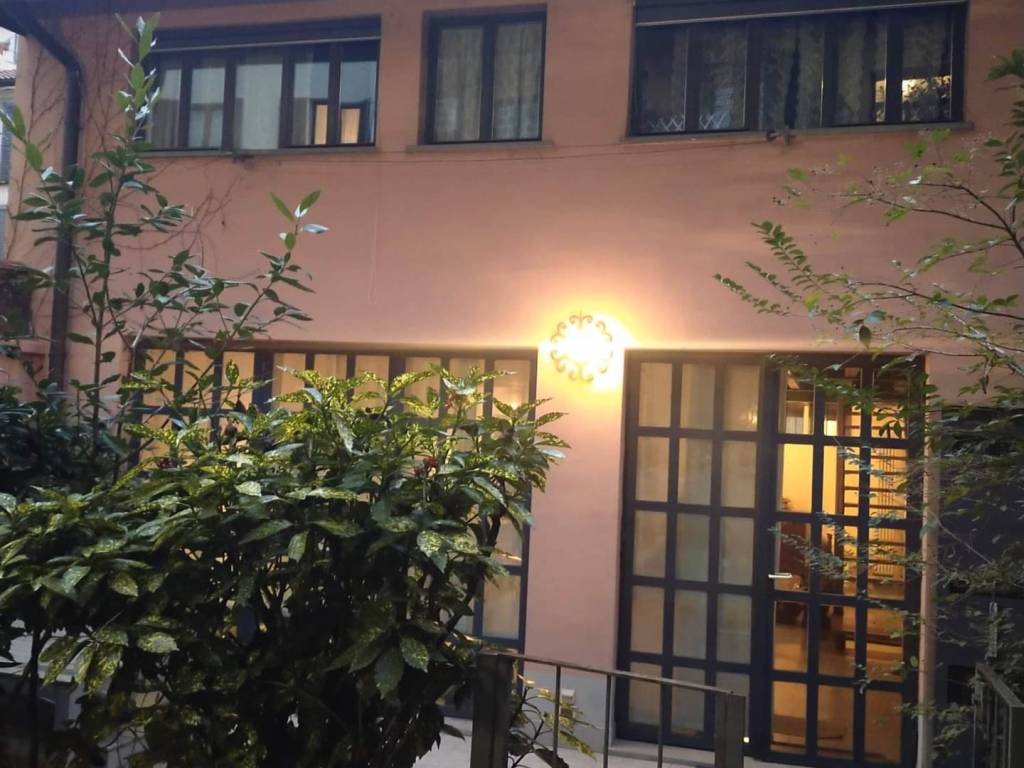 casa indipendente in vendita a Milano in zona Porta Ticinese