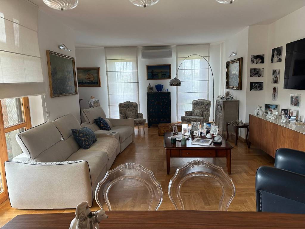 appartamento in vendita a Milano in zona Famagosta