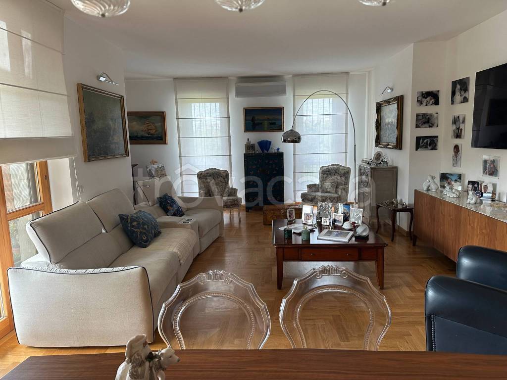 appartamento in vendita a Milano in zona Famagosta