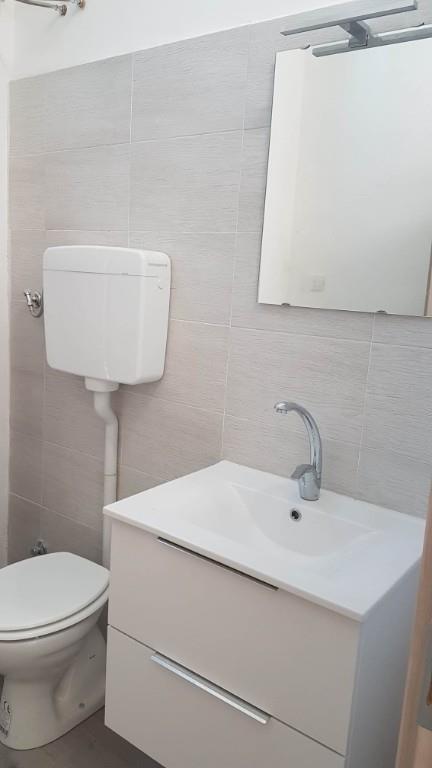 negozio in vendita a Milano in zona Lorenteggio