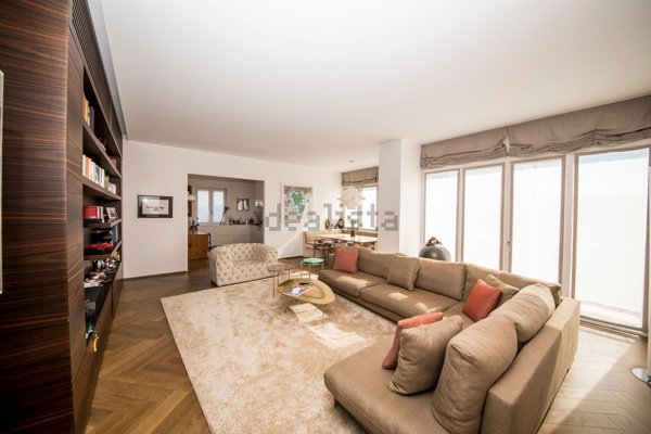 appartamento in vendita a Milano in zona Porta Monforte