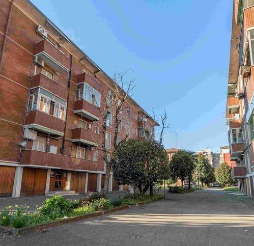 appartamento in vendita a Milano in zona Gratosoglio