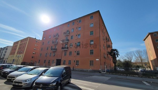 appartamento in vendita a Milano in zona Baggio