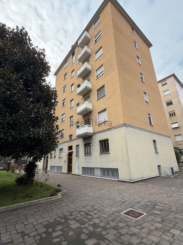 appartamento in vendita a Milano in zona Dergano