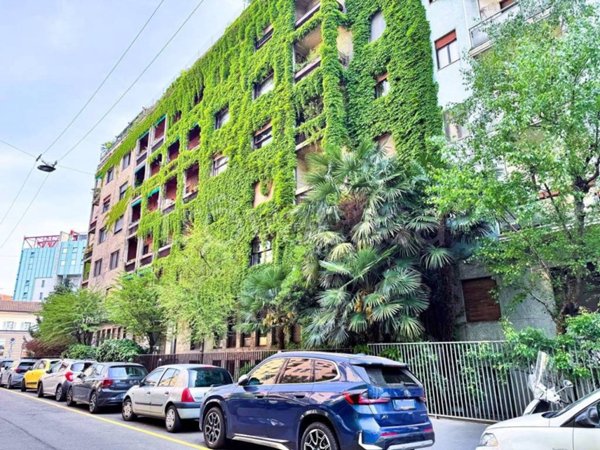 appartamento in vendita a Milano in zona Porta Vigentina