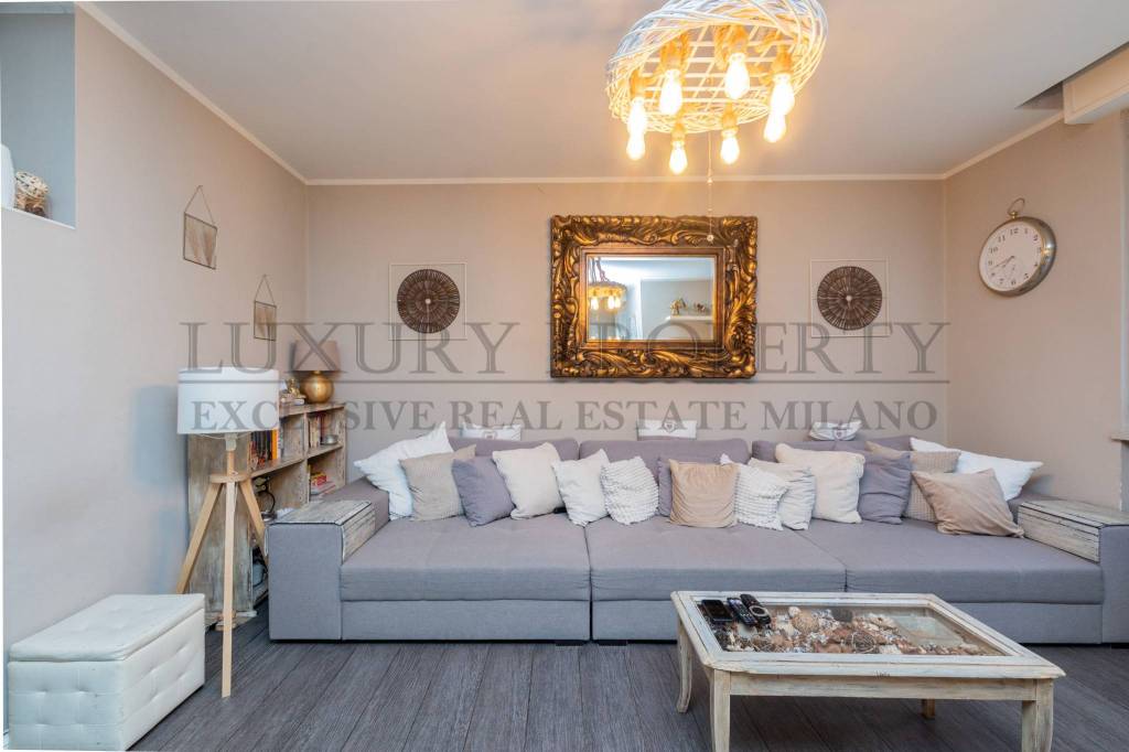 appartamento in vendita a Milano in zona Forze Armate