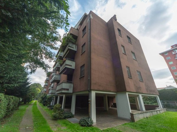 appartamento in vendita a Milano in zona Vigentino