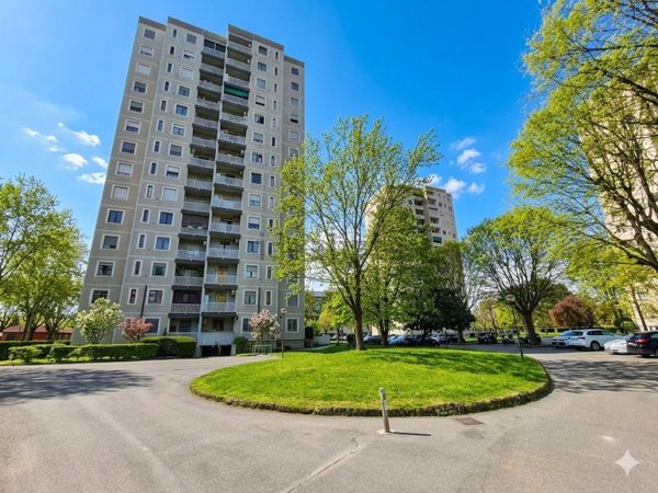 appartamento in vendita a Milano in zona Gallaratese