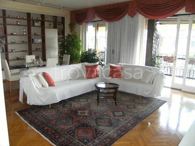 appartamento in vendita a Milano in zona Centro Direzionale