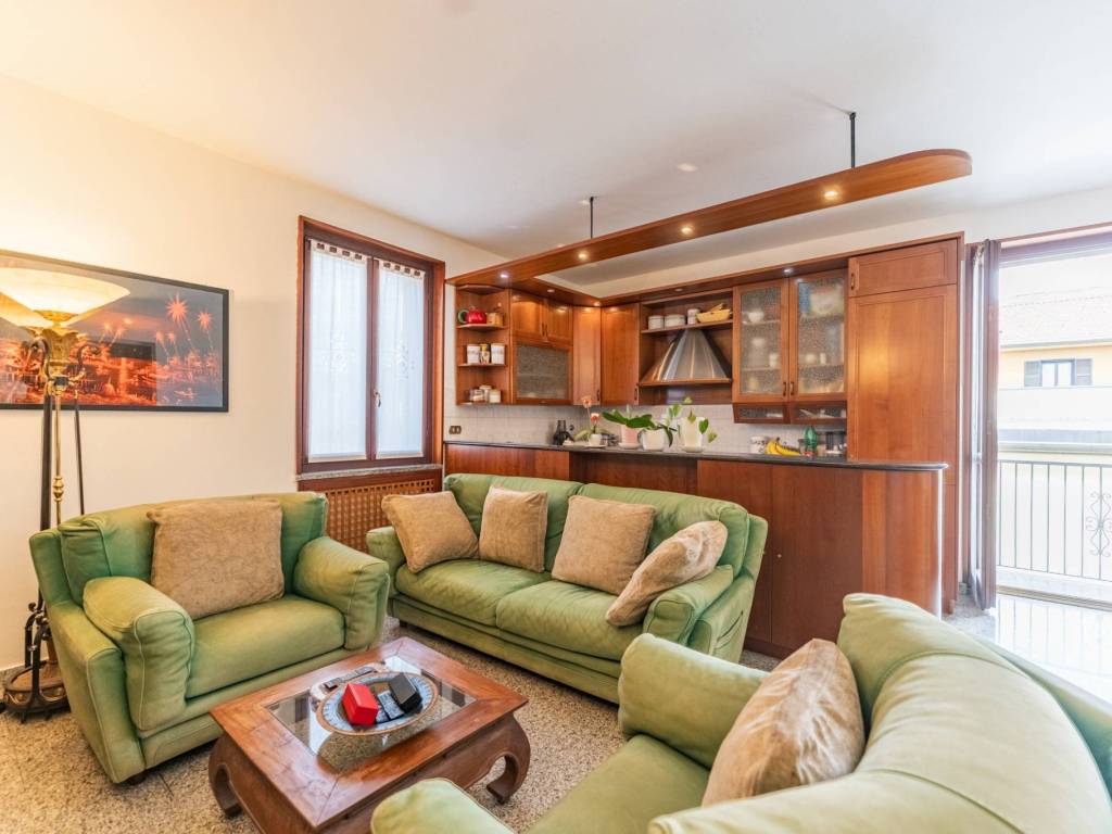 appartamento in vendita a Milano in zona Famagosta