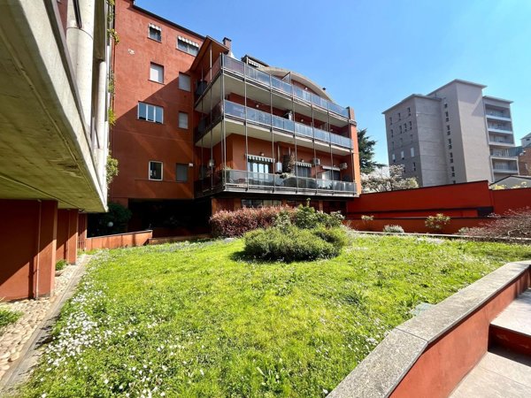 appartamento in vendita a Milano in zona Vigentino