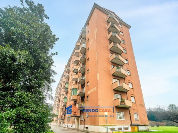 appartamento in vendita a Milano in zona Lorenteggio