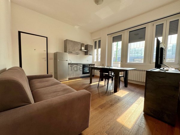 appartamento in vendita a Milano in zona Guastalla