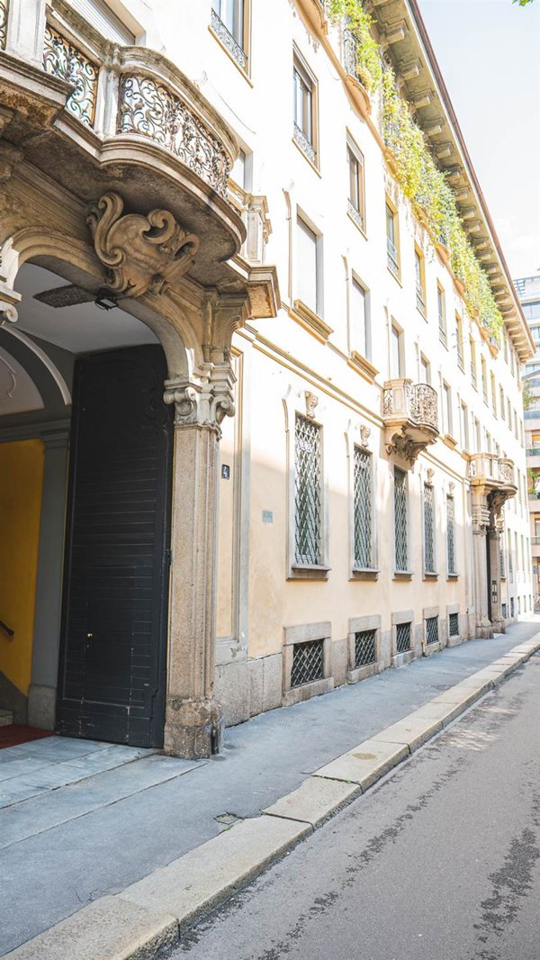 appartamento in vendita a Milano in zona Bocconi