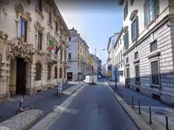 appartamento in vendita a Milano in zona Sant'Ambrogio