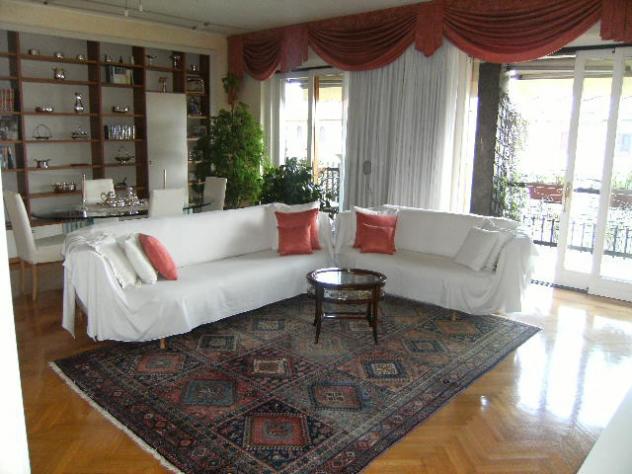 appartamento in vendita a Milano in zona Centro Direzionale