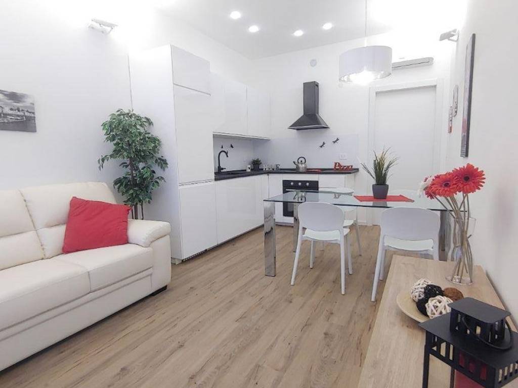 appartamento in vendita a Milano in zona Famagosta