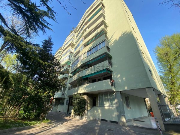 appartamento in vendita a Milano in zona QT8