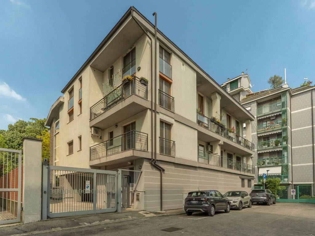 appartamento in vendita a Milano in zona Chiesa Rossa