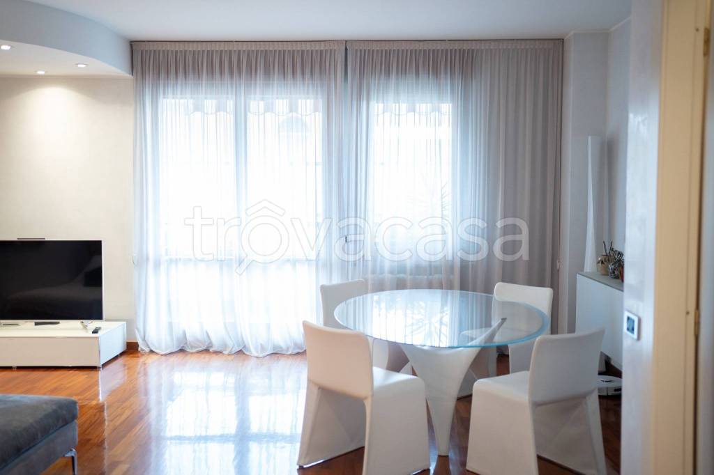 appartamento in vendita a Milano in zona Vigentino