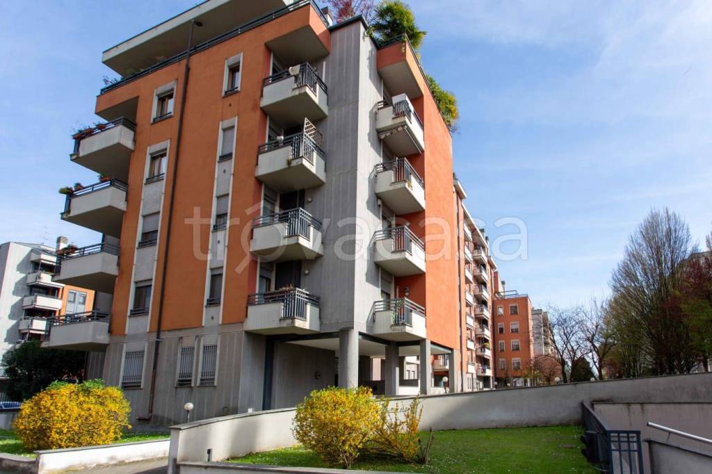 appartamento in vendita a Milano in zona Vigentino