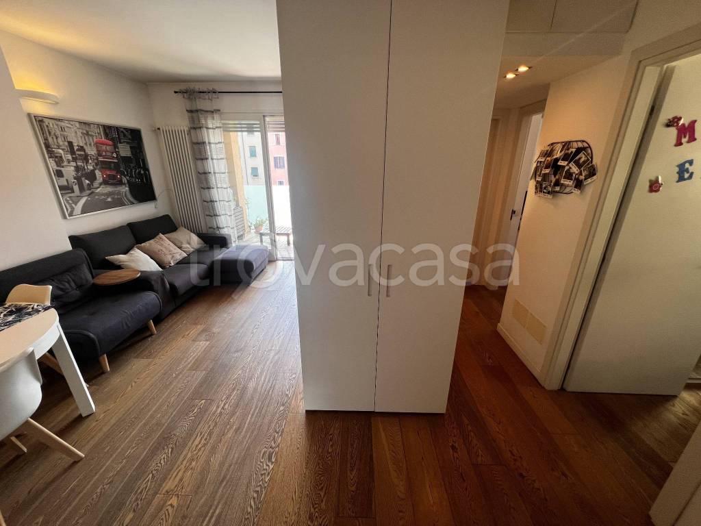 appartamento in vendita a Milano in zona Bullona