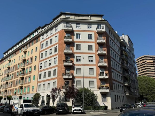 appartamento in vendita a Milano in zona Piazzale Lodi