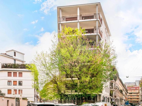 appartamento in vendita a Milano in zona Sant'Ambrogio