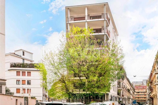 appartamento in vendita a Milano in zona Sant'Ambrogio