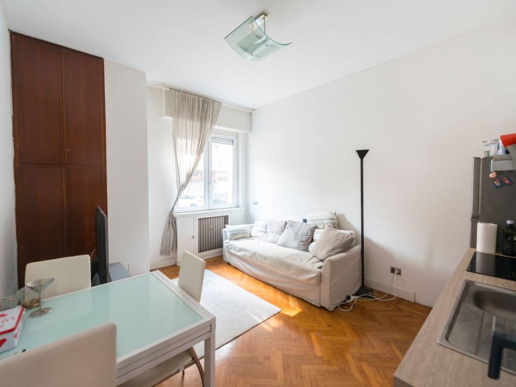 appartamento in vendita a Milano in zona Cinque Giornate