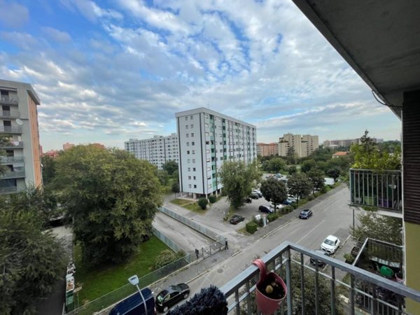 appartamento in vendita a Milano in zona Baggio