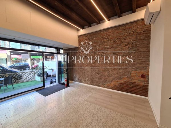 negozio in vendita a Milano in zona Solari