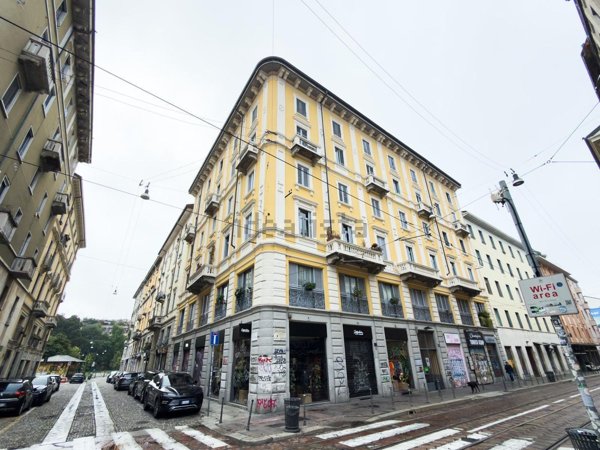 appartamento in vendita a Milano in zona Porta Ticinese