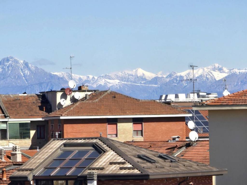 appartamento in vendita a Milano in zona Corvetto