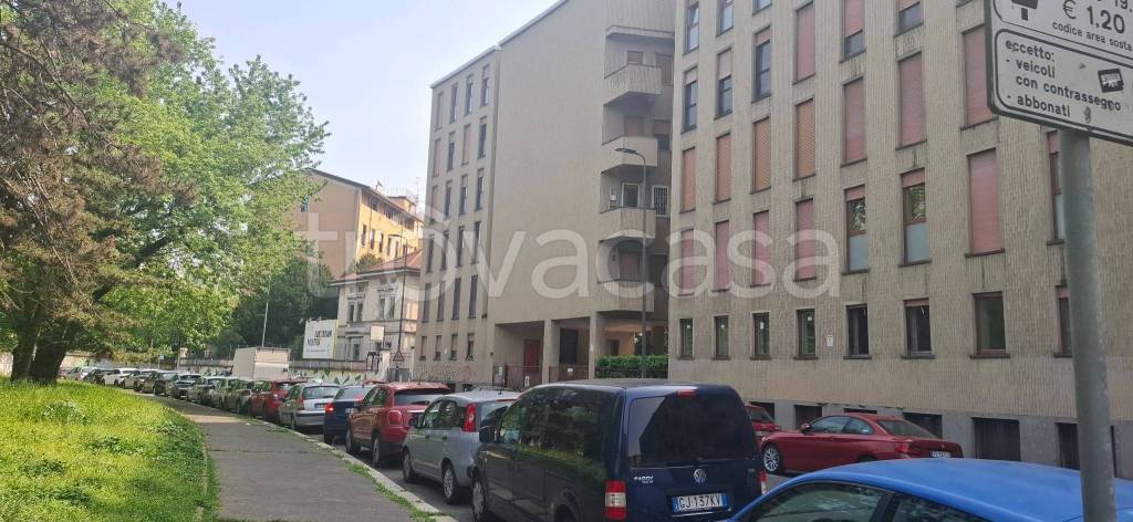 appartamento in vendita a Milano in zona Bocconi