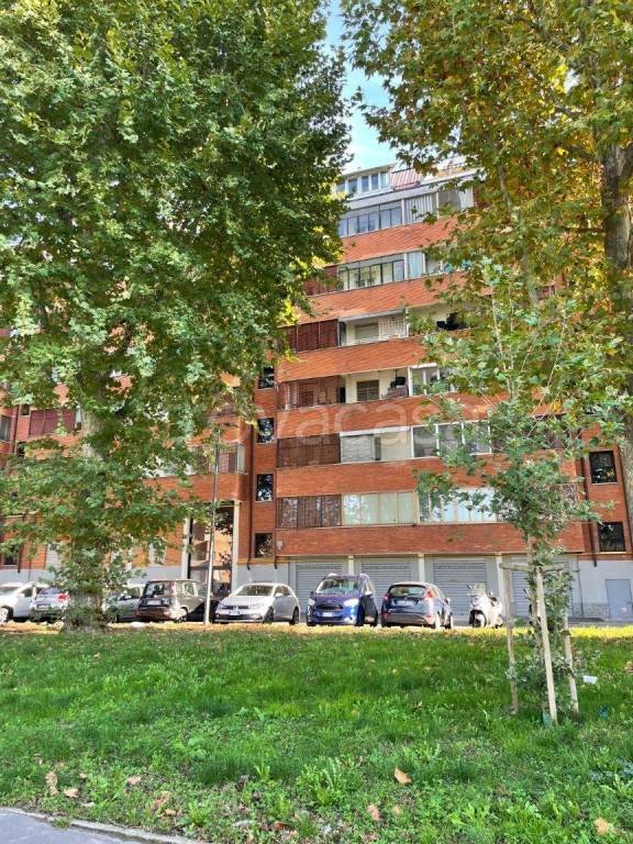 appartamento in vendita a Milano in zona Famagosta