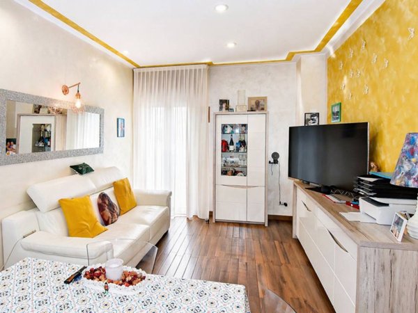 appartamento in vendita a Milano in zona Famagosta