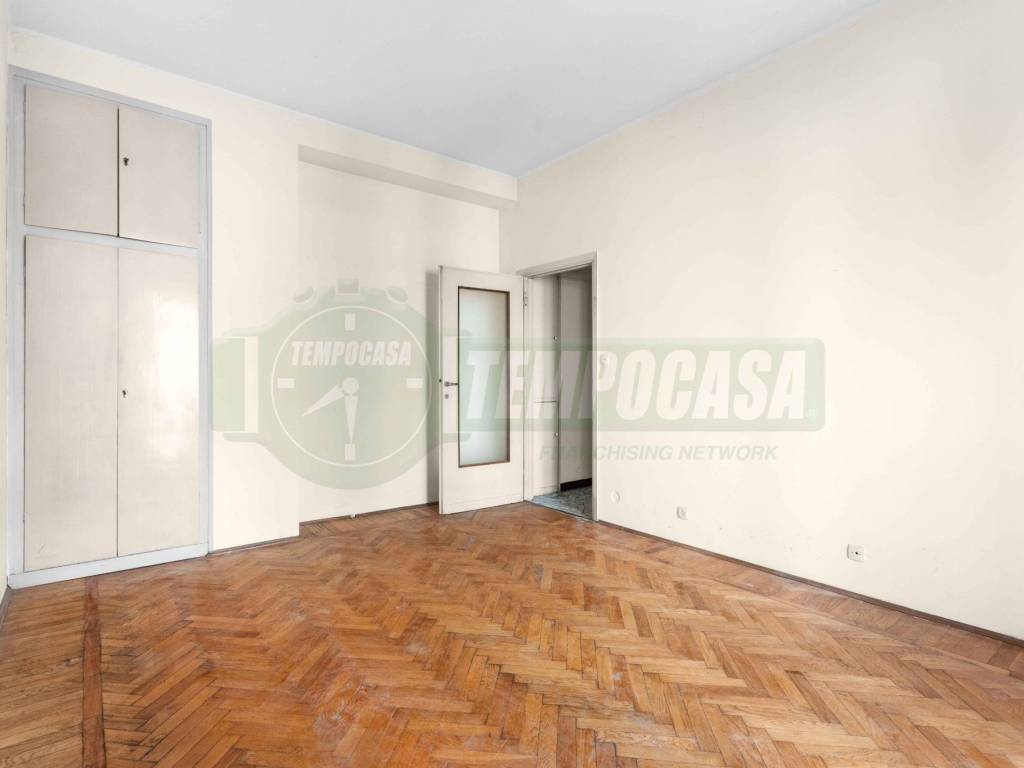 appartamento in vendita a Milano in zona Lorenteggio