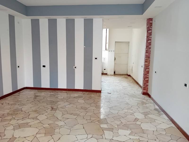 negozio in vendita a Milano in zona Affori