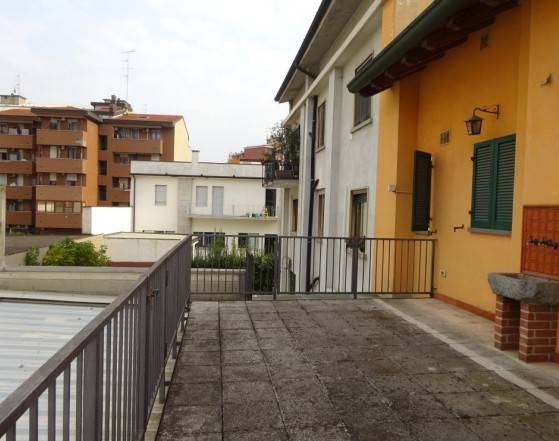 appartamento in vendita a Milano in zona Barona