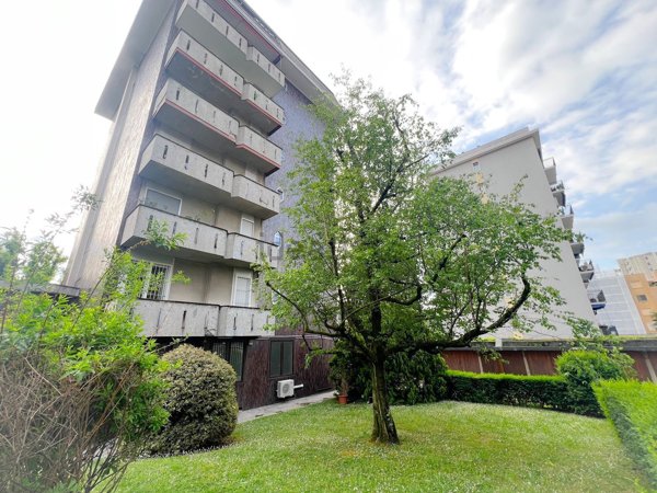 appartamento in vendita a Milano in zona Chiesa Rossa