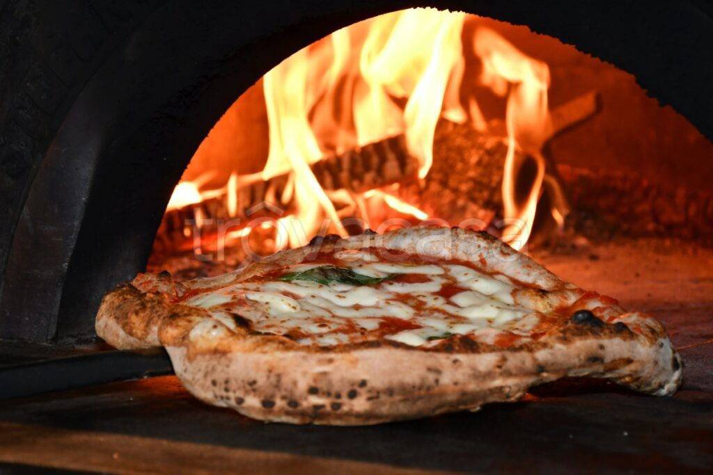 negozio in vendita a Milano in zona Famagosta