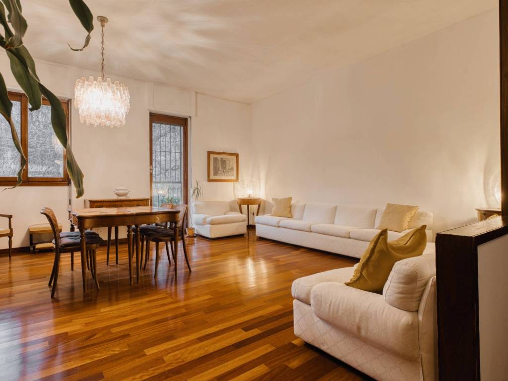 appartamento in vendita a Milano in zona Sempione