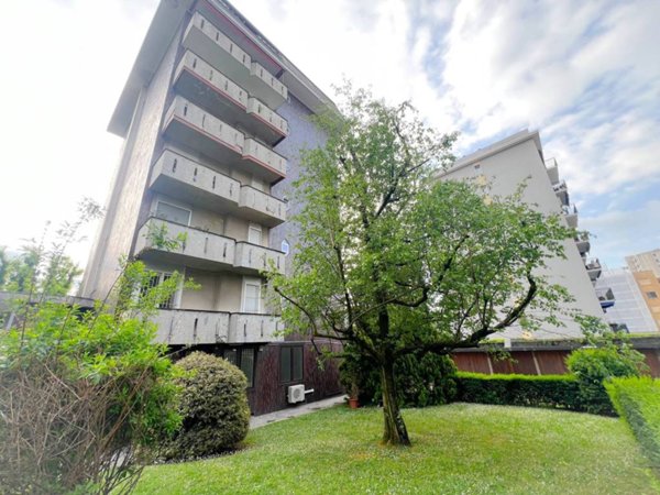 appartamento in vendita a Milano in zona Chiesa Rossa